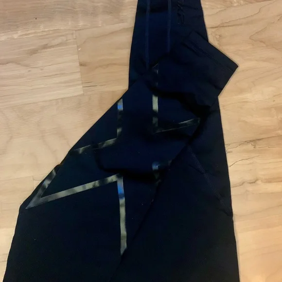 Compression Tights: 2XU - Picture 6 of 14